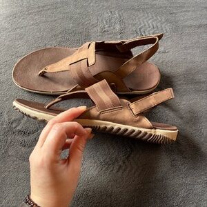 Women’s Sorel Out n About Plus Brown Leather Sandal, Size 9, Hard Rubber Bottom
